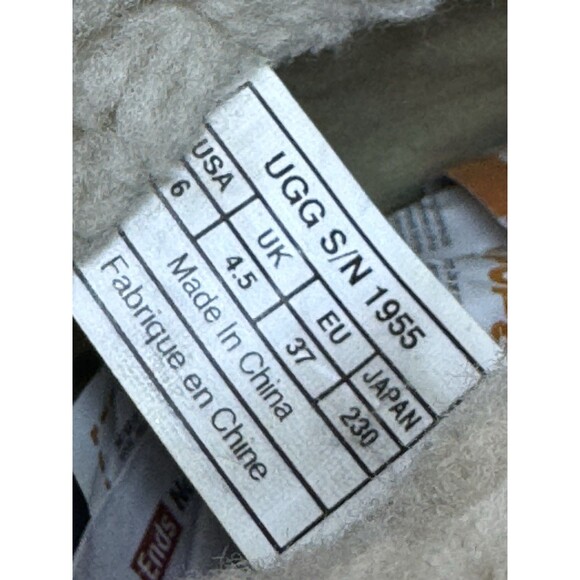 UGG Australia Lynnea Sheepskin Winter Boots Womens Size 6 Black SUEDE - Picture 15 of 16